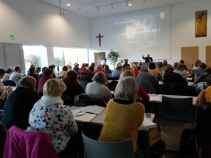 Une assemblée à l'écoute