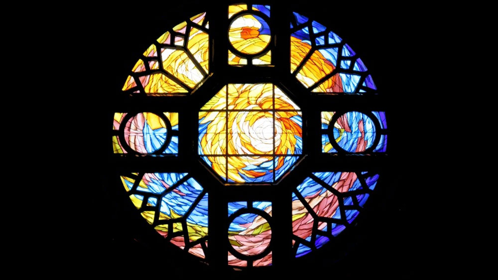 Rosace d'un vitrail de la chapelle du séminaire